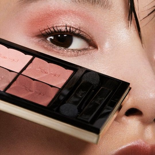 THE NEW COUTURE MINI CLUTCH: PALETTE OF 4 COUTURE EYE SHADOWS